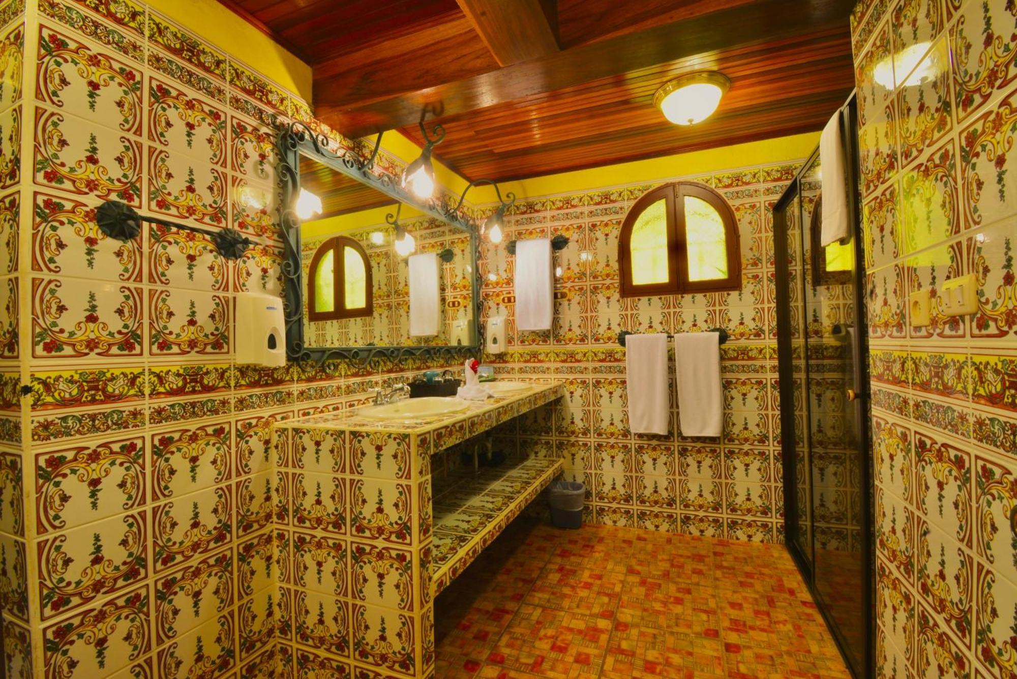 Hotel La Mansion Inn Arenal Nuevo Arenal Bagian luar foto